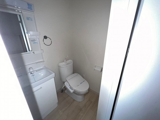 洗面設備　※別号室の写真です