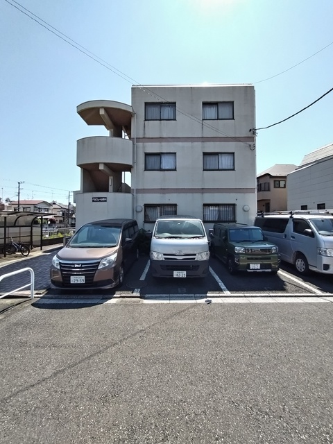 建物外観　バルコニー側は南西側で日当たり良好です★