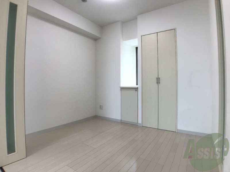 その他部屋・スペース　寝室になりそうな洋室です。シンプルで落ち着きますね。