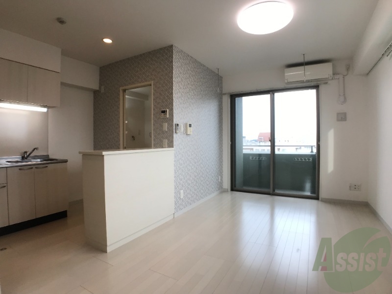 居室・リビング　９帖のＬＤＫです。広々としてきれいですね。