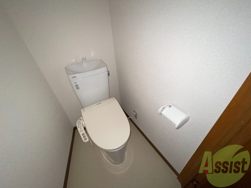 トイレ　こちらはトイレです。清潔感があり、安心して使用できます。