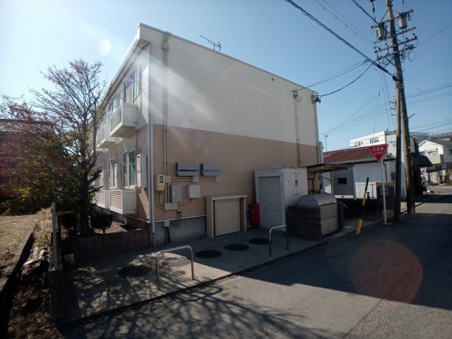 建物外観　2023年1月に外壁塗装しました。陽当り良好です