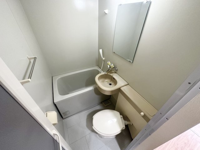 バス・シャワールーム　シンプルで機能的なユニットバスです！