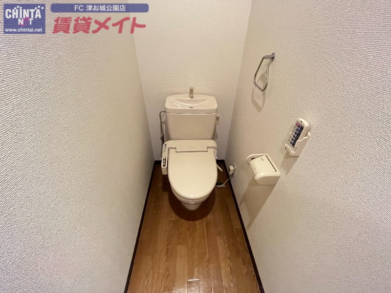 トイレ　別部屋の写真