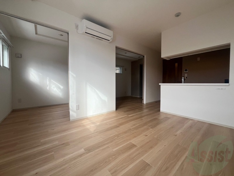 居室・リビング　広くてキレイなお部屋が広がっていて、充実した生活が送れそう。