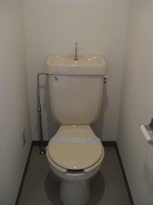 トイレ　※同物件別部屋の写真です。