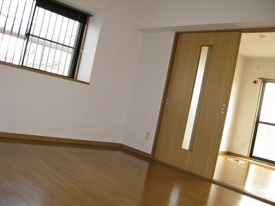 キッチン　※同物件別部屋の写真です。