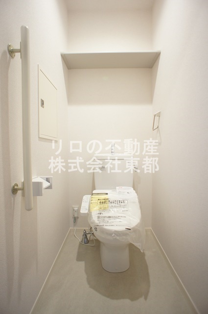 トイレ　白基調で清潔感のあるトイレです♪