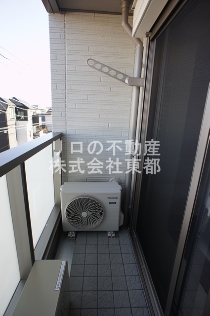 バルコニー　お天気のいい日は洗濯物も気持ちよく干せますね！