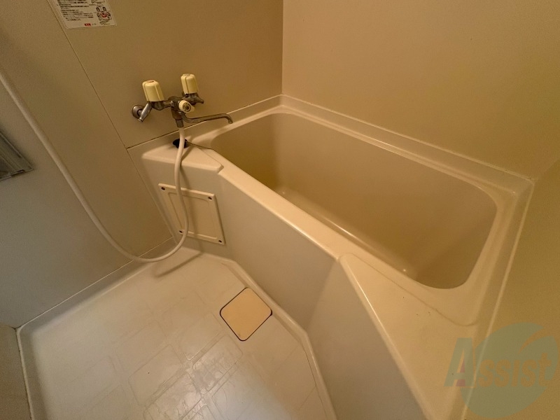 バス・シャワールーム　ユニットバスです。疲れを癒すのに欠かせませんね！