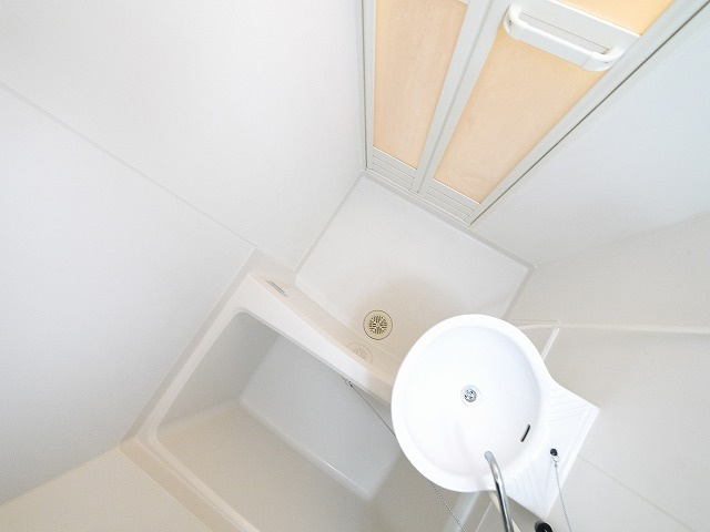 バス・シャワールーム　落ち着いた空間のお風呂です