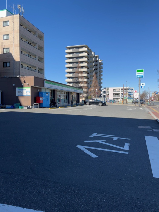 コンビニ　ファミリーマート浦和美園駅前店（コンビニ）まで290m
