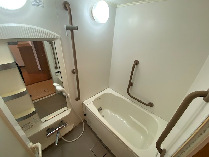 バス・シャワールーム　同建物別部屋の写真となります。