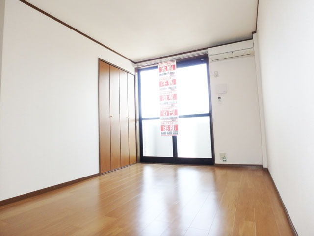 居室・リビング　９帖の広々洋室♪