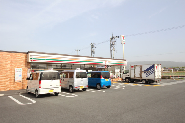 コンビニ　セブンイレブン橿原総合庁舎前店（コンビニ）まで1051m