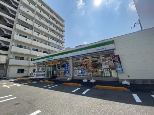 コンビニ　ファミリーマート（コンビニ）まで100m