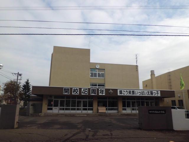 小学校　東山小学校（小学校）まで458m