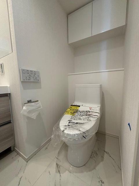 トイレ　温水洗浄暖房便座付き