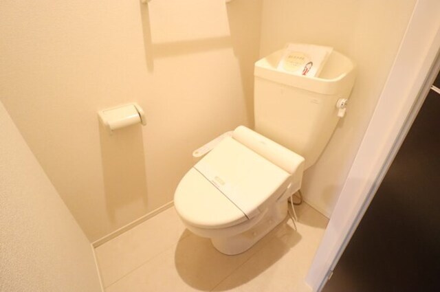 トイレ　温水洗浄暖房便座