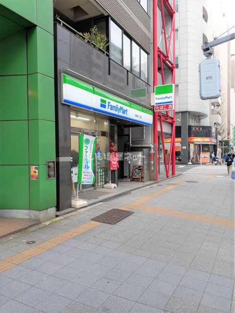 コンビニ　ファミリーマート浅草橋３丁目店（コンビニ）まで725m