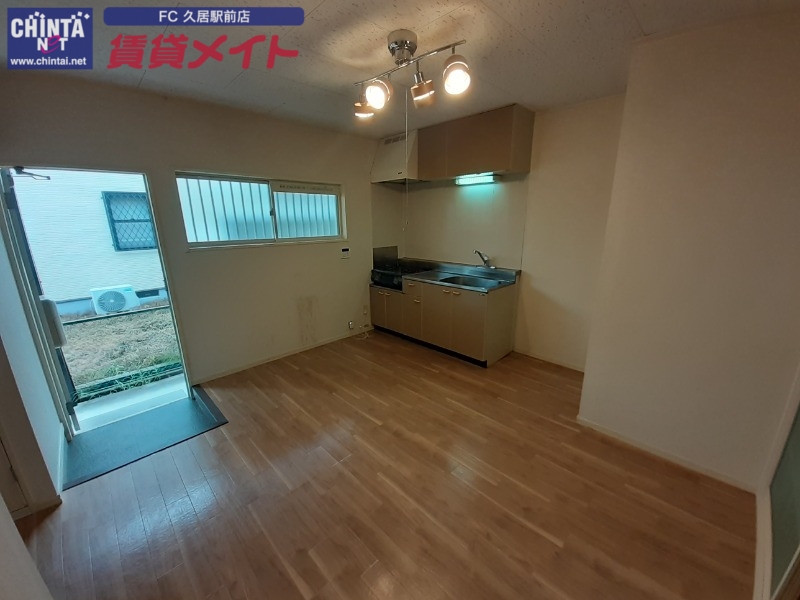 居室・リビング　同物件別部屋のお写真です。