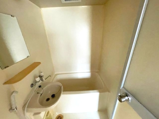 バス・シャワールーム　イメージとして同建物他部屋を表示しています