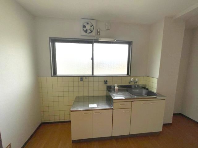 キッチン　イメージとして同建物他部屋を表示しています