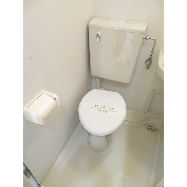 トイレ　落ち着いた色調のトイレです