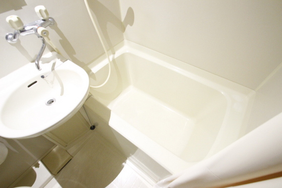 バス・シャワールーム　※別部屋の写真です