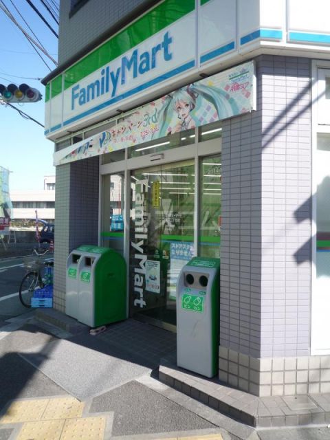 コンビニ　ファミリーマート蓮根二丁目店（コンビニ）まで439m