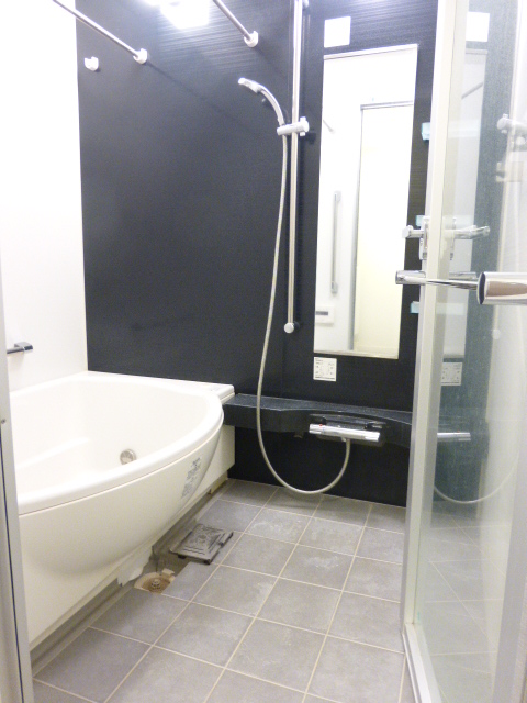 バス・シャワールーム　※別部屋の参考写真です。