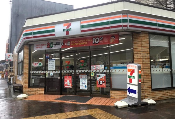 コンビニ　セブンイレブン 名古屋東片端店（コンビニ）まで18m