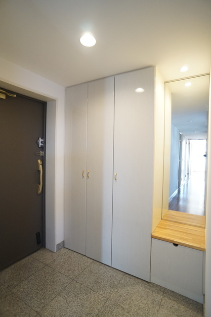 玄関　※クリーニング前の写真です。