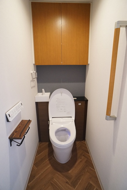 トイレ　温水洗浄便座