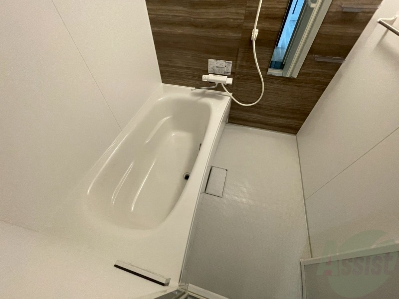 バス・シャワールーム　お風呂になります。一日の疲れを癒してくださいね。