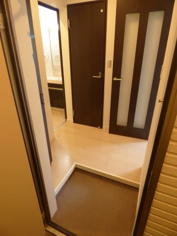 玄関　※同物件別号室参考写真