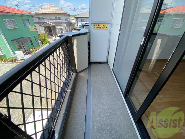 バルコニー　バルコニーは洗濯物を干すスペースが確保されていました。