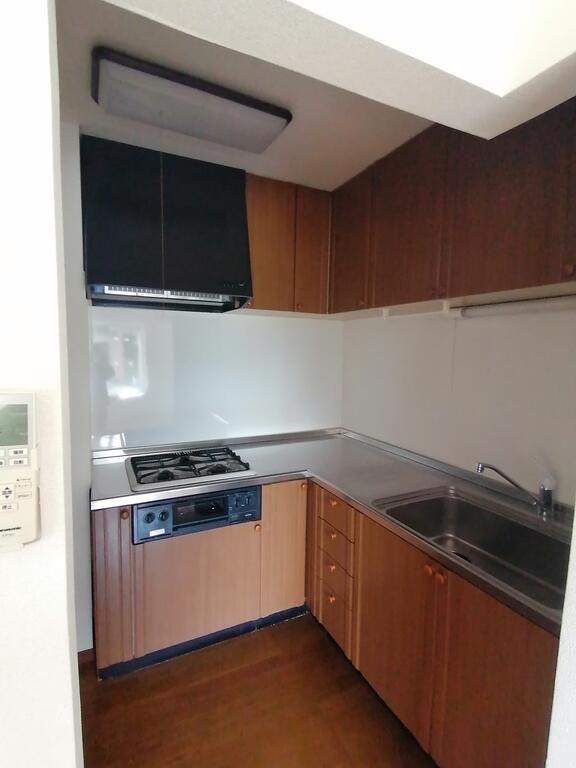 キッチン　L字型のシステムキッチン！グリル・コンロ付き。