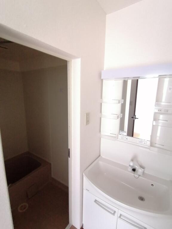 洗面設備　身支度する時に便利ですね。