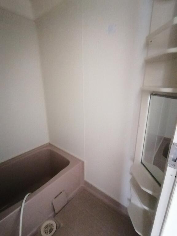 バス・シャワールーム　バストイレ別です。