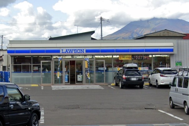 コンビニ　ローソン弘前紺屋町店（コンビニ）まで1051m