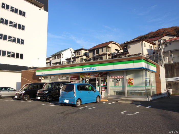 コンビニ　ファミリーマート 中野東一丁目店（コンビニ）まで490m