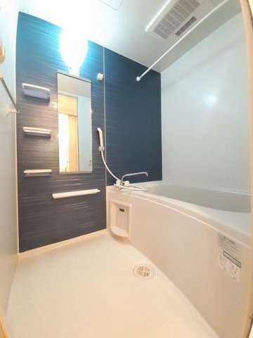 バス・シャワールーム　落ち着いた空間のお風呂です