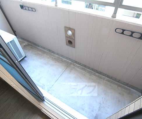 バルコニー　広めのベランダです