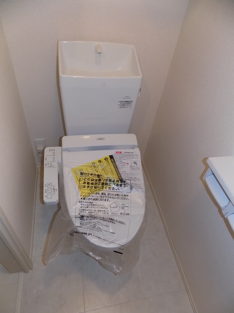 トイレ　同一施工会社同一仕様写真