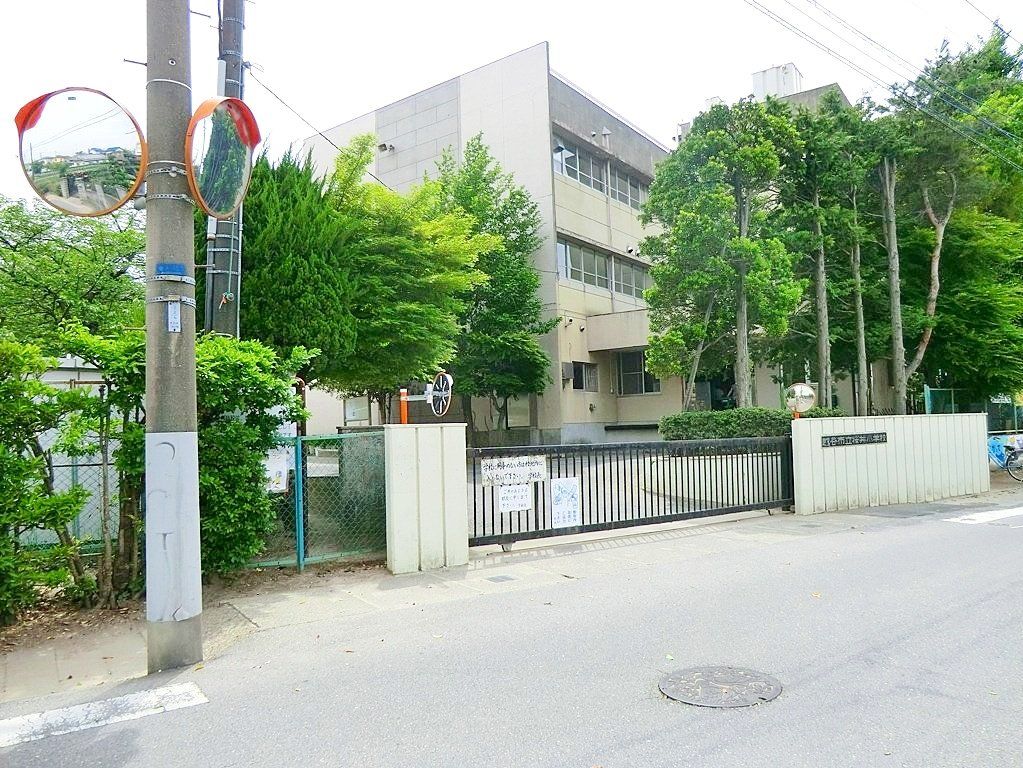小学校　越谷市立桜井小学校（小学校）まで650m
