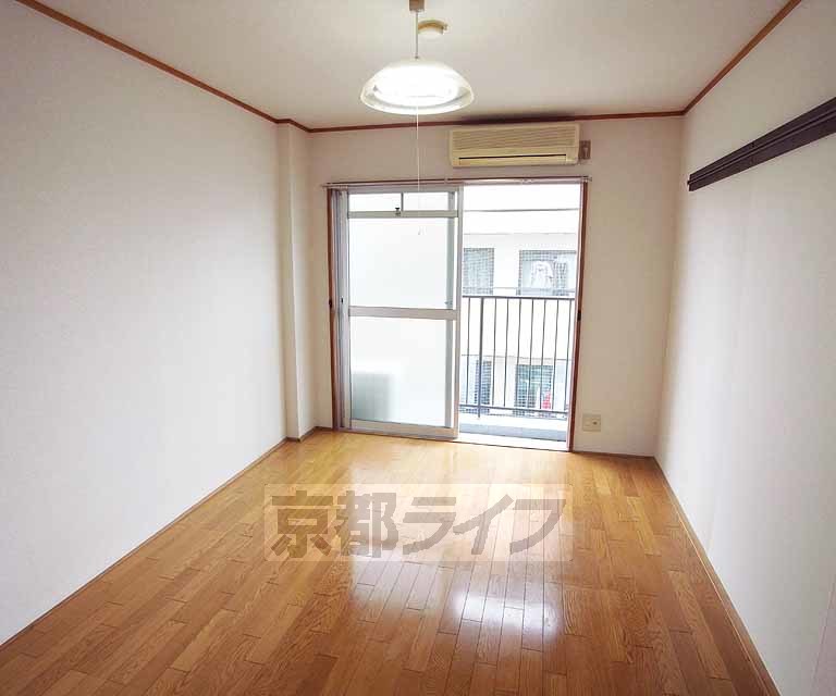 居室・リビング　きれいなお部屋です。