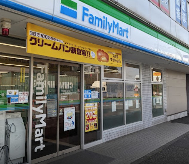 コンビニ　ファミリーマート いずみ踊場駅前店（コンビニ）まで639m