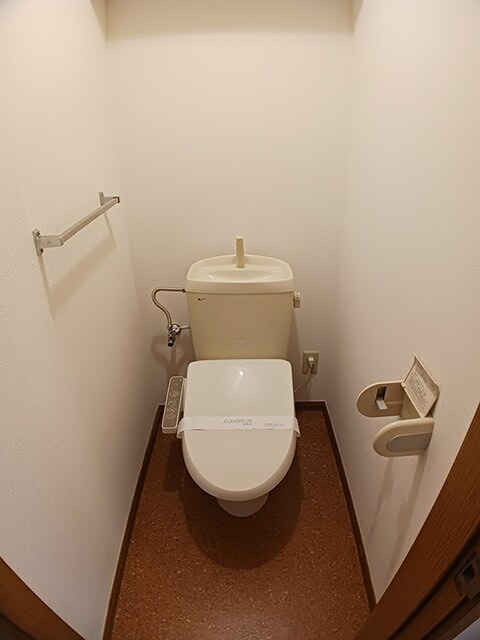 トイレ　温水洗浄便座です。