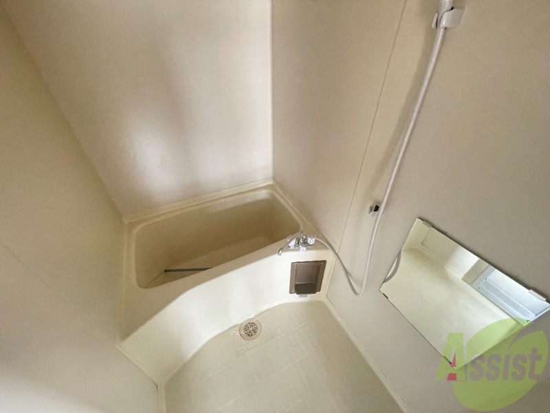 バス・シャワールーム　お風呂はこちら。１人暮らしにはピッタリのサイズ感ですね！